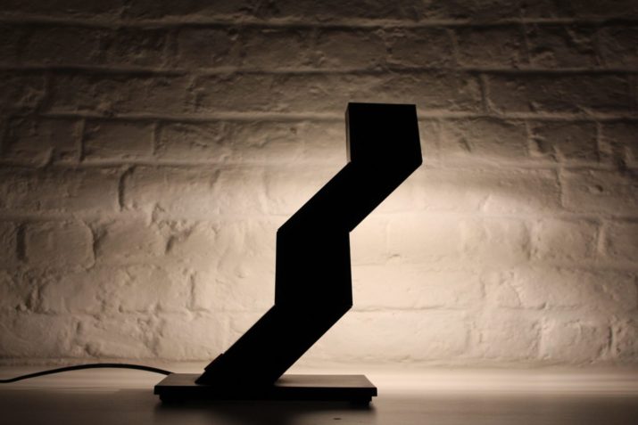 Zigzag" bureaulamp - Chan Shui voor E-Lite