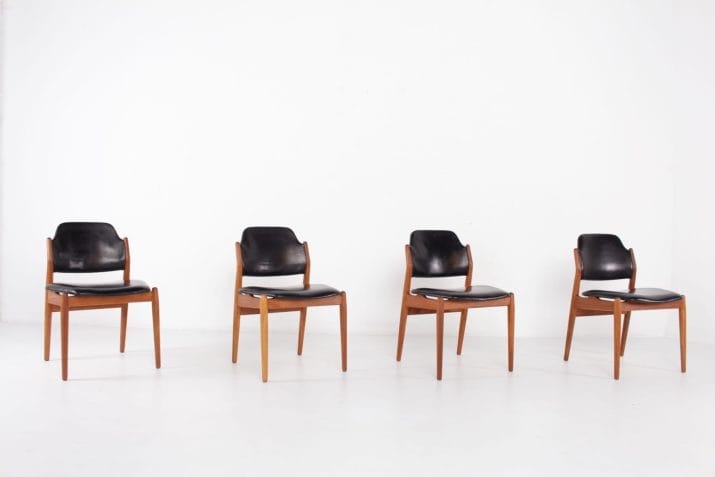 4 zwarte leren stoelen Arne Vodder