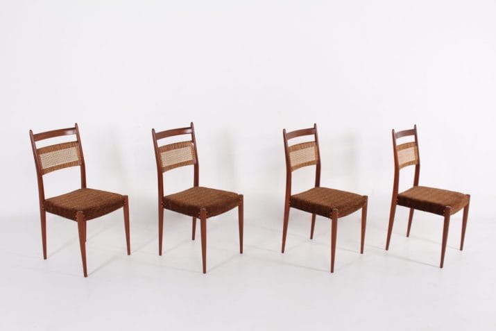 4 Scandinavische stoelen met rieten rugleuning