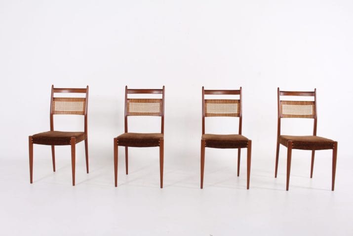 4 Scandinavische stoelen met rieten rugleuning