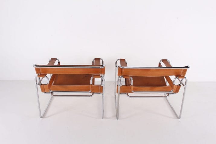 Paar "Wassily" fauteuils in vaal leer / cognac naar M. Breuer