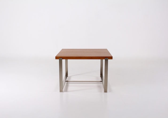 Table basse / bout de canapé moderniste.