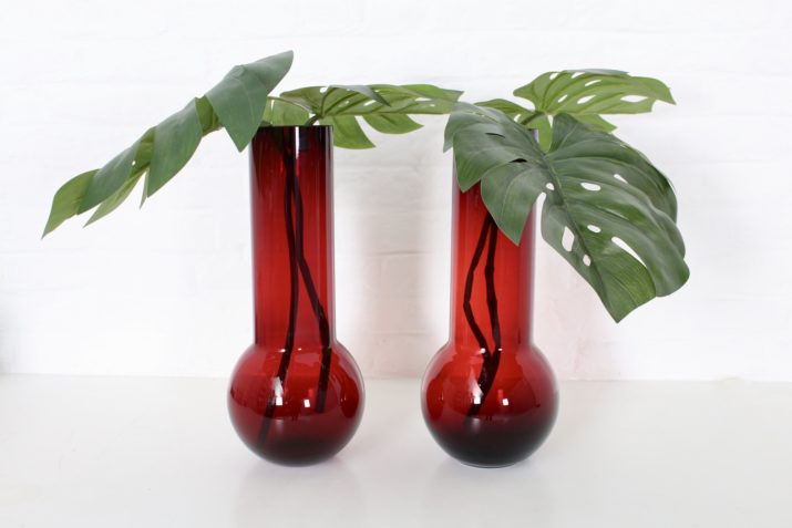 Paire de grands vases en verre rubis