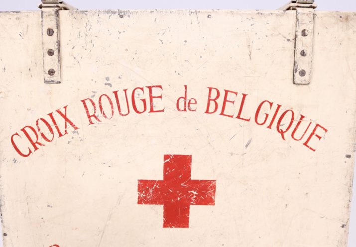 Malle de transport Croix Rouge.