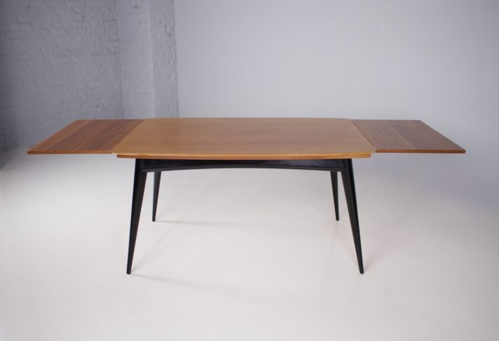 Table with extensions style A. Hendrickx