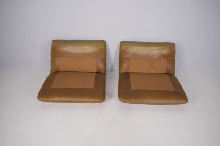 Paar cognac lederen fauteuils (2).