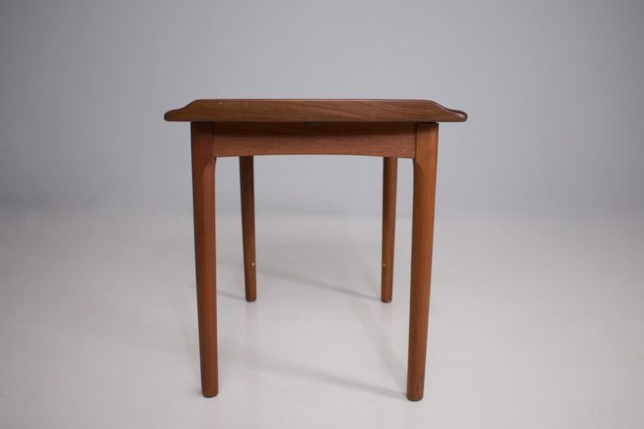 Extendable Danish coffee table