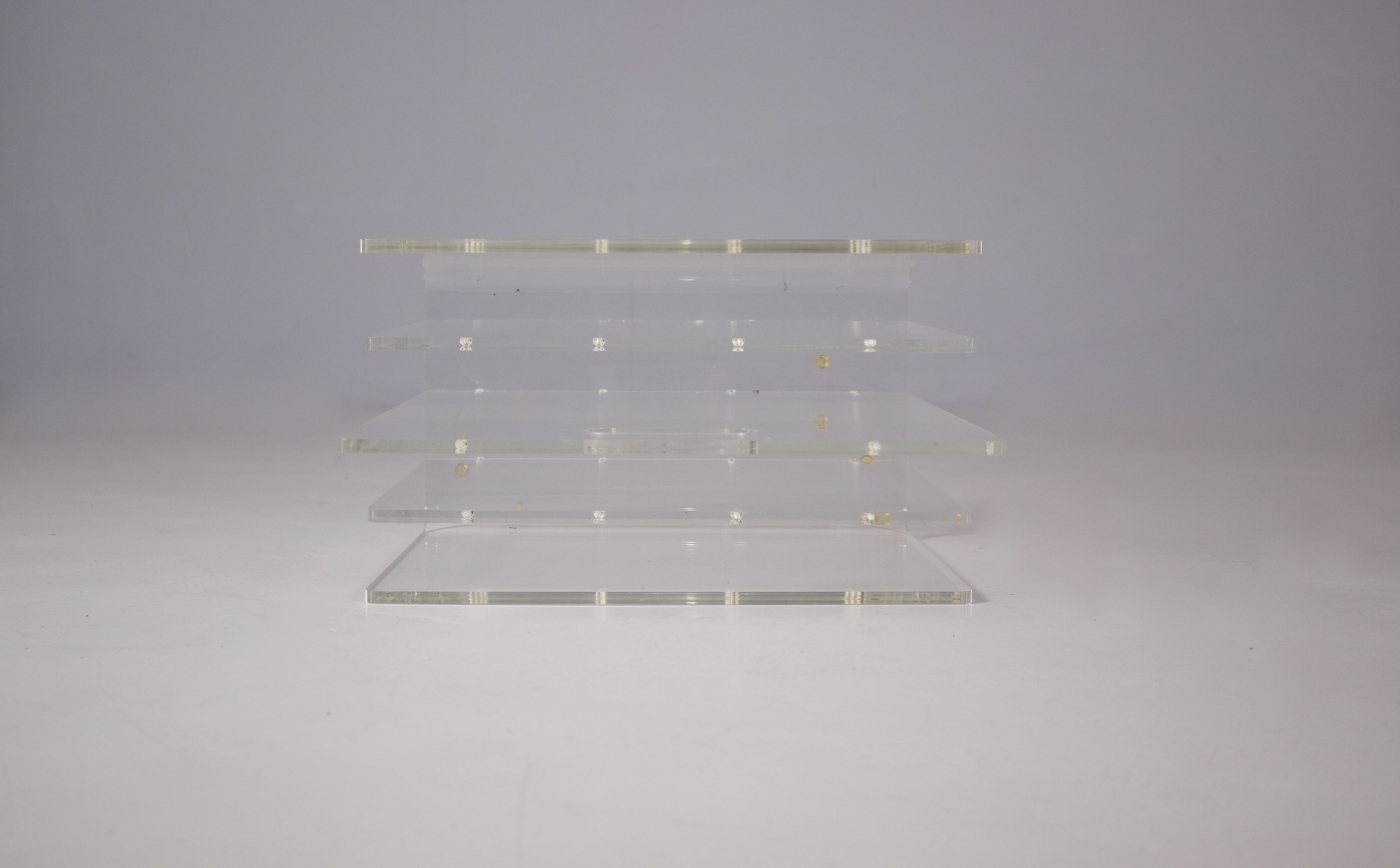 Porte-revues original en laiton massif et verre acrylique de style Hollywood Regency, Italie, 1970 - En vente sur France