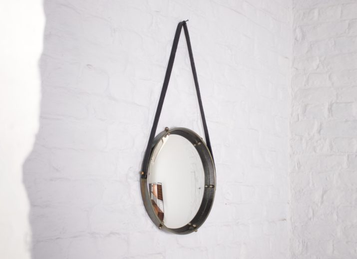 Suspended convex mirror