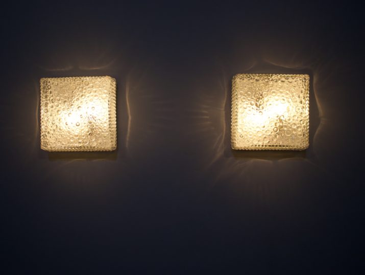 Wandlampen in de Ishii Motoko stijl.