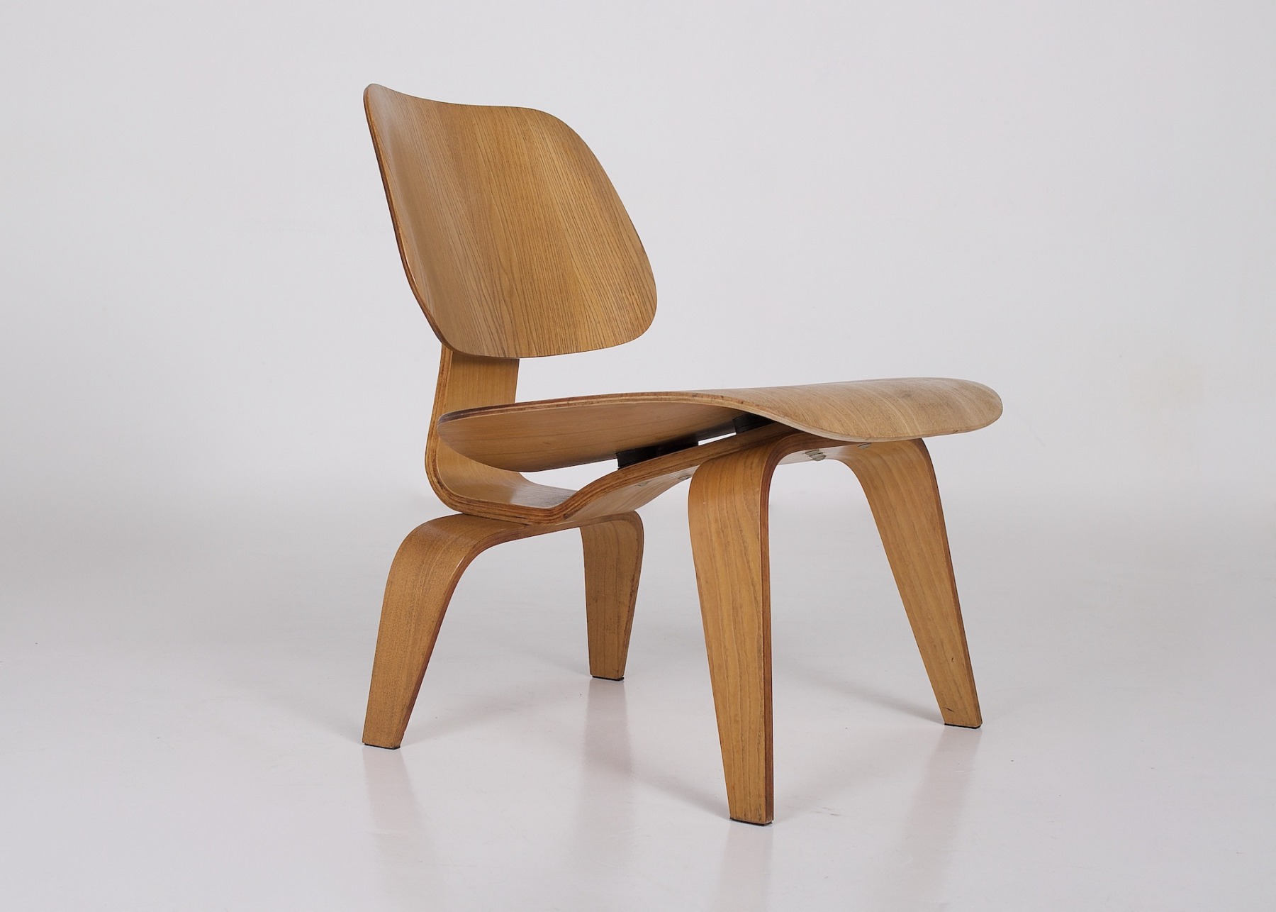LCW Eames Première Edition Evans Medal Strip Chair - Galerie